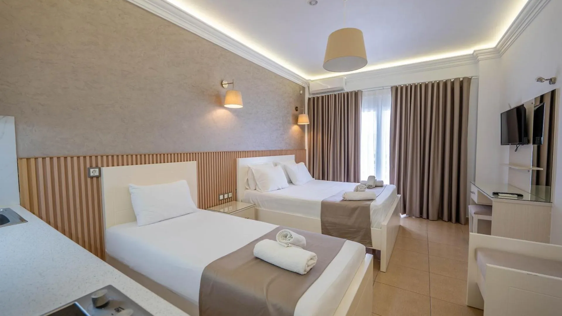 Hotel Mira Mare Ksamil 4*,