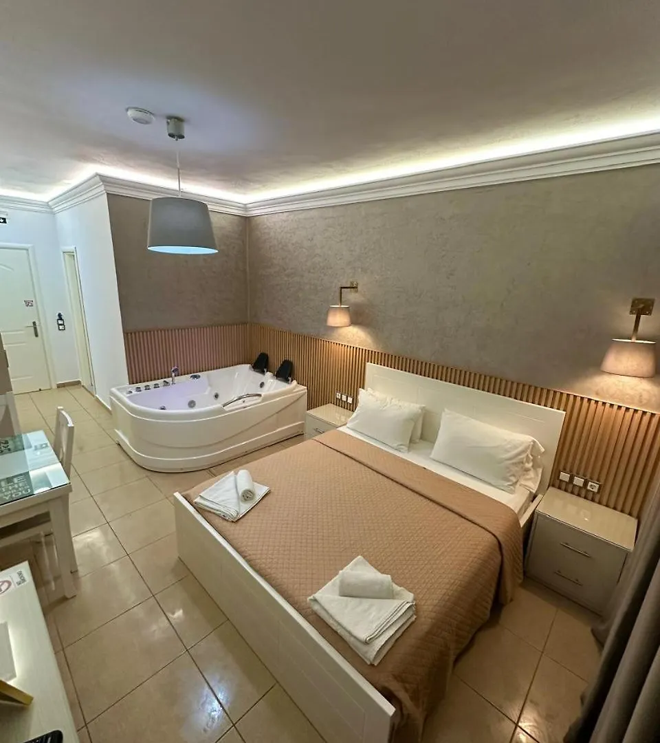Hotel Mira Mare Ksamil 4*,